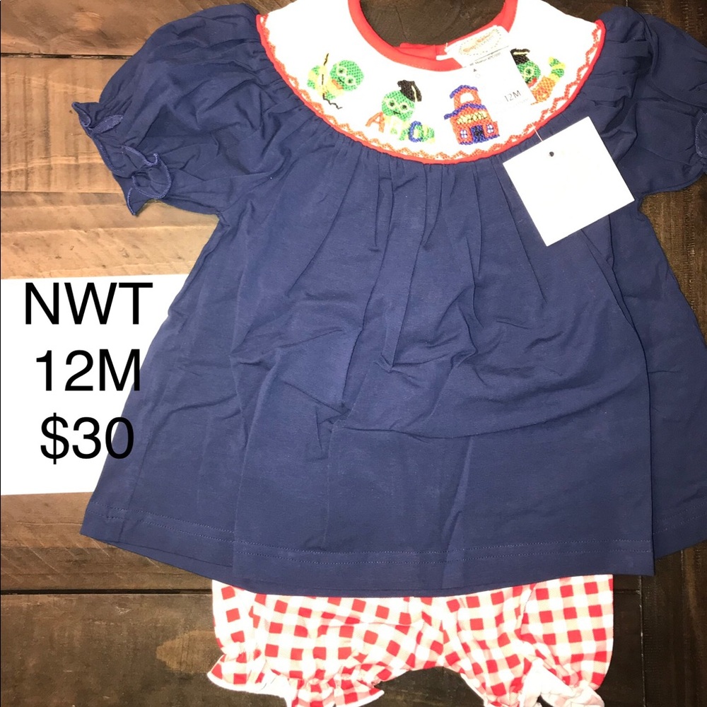 12M NWT BOOKWORM SMOCKED OUTFIT